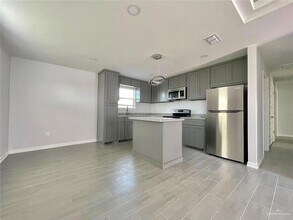 3900 Las Vistas Ln, Unit 4 in Weslaco, TX - Foto de edificio - Building Photo