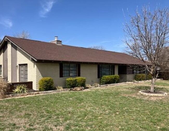property at 7917 Londonderry Dr