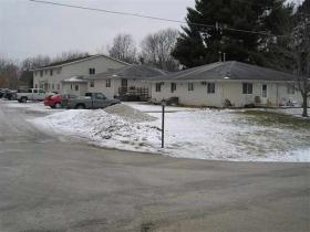 301-306 Larson Ct in Hillsdale, IL - Building Photo