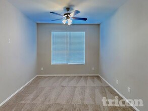 215 Saddlebrook Ln in Waxahachie, TX - Building Photo - Building Photo