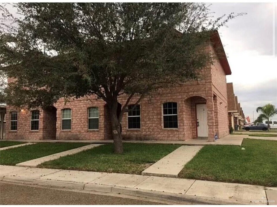 607 Jade St in Edinburg, TX - Building Photo