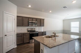 2913 Royal Acres Dr in Denton, TX - Building Photo - Building Photo