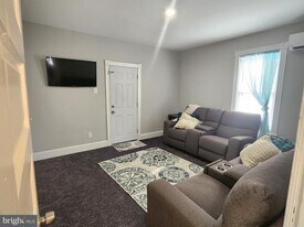 39 N Wells Ave in Glenolden, PA - Building Photo
