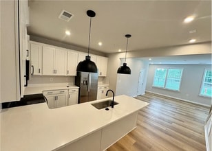 9006 Thomas Mill Dr in Glen Allen, VA - Foto de edificio - Building Photo