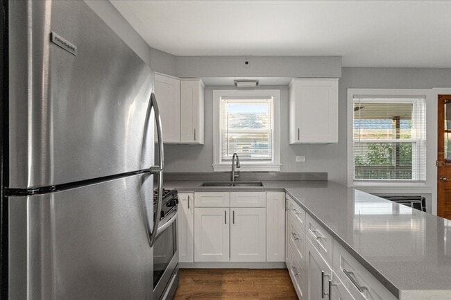 5834 W Montrose Ave in Chicago, IL - Building Photo - Building Photo