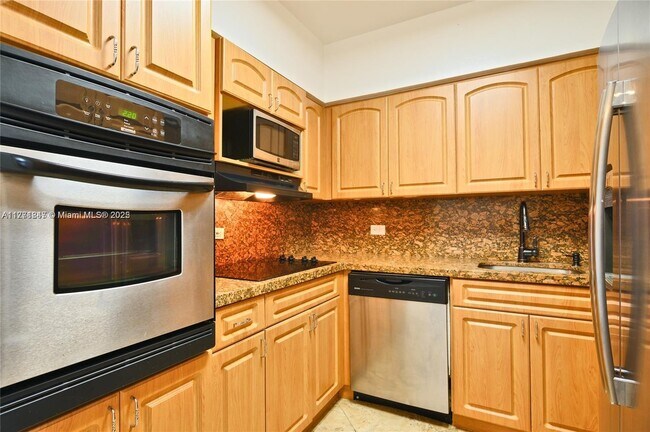 7441 Wayne Ave, Unit 4C in Miami, FL - Building Photo - Building Photo