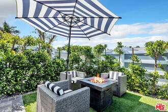 7076 Park Manor Ave in Los Angeles, CA - Building Photo - Building Photo