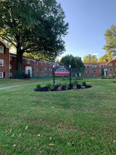 Camptron Apartments in Cleveland, OH - Building Photo