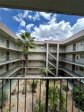 1800 SW 81st Ave in North Lauderdale, FL - Foto de edificio - Building Photo