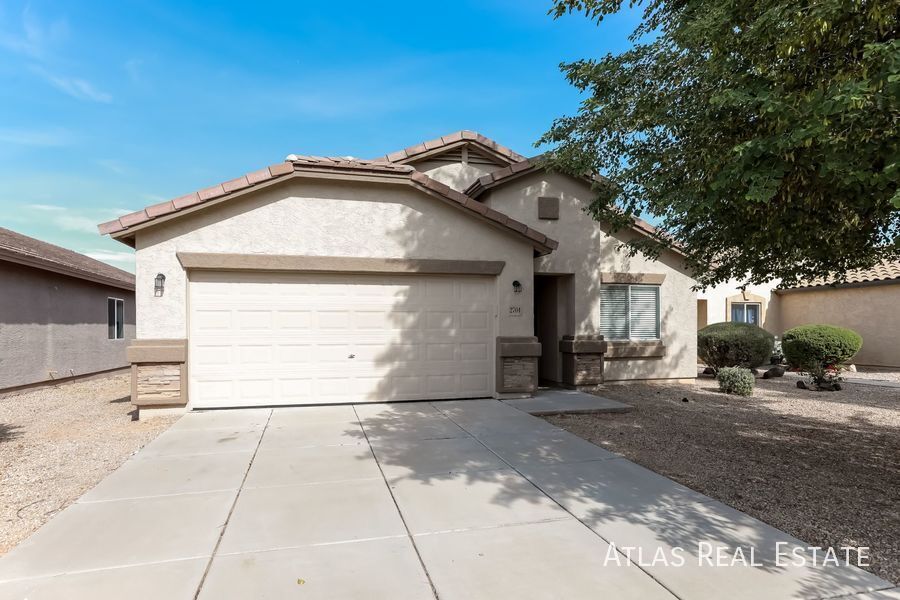 2704 E Bagdad Rd in Queen Creek, AZ - Building Photo