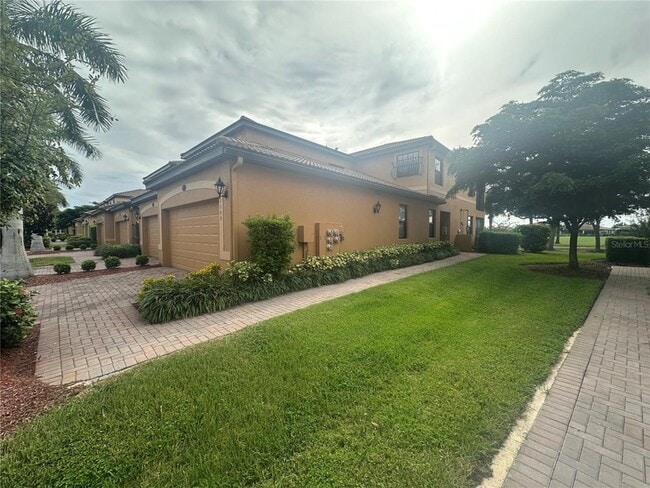 7008 Grand Estuary Trail, Unit 104 in Bradenton, FL - Foto de edificio - Building Photo