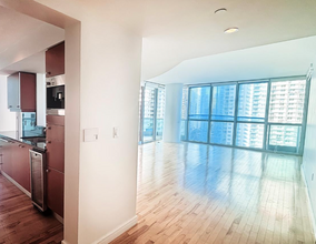 1331 Brickell Bay Dr in Miami, FL - Building Photo - Building Photo