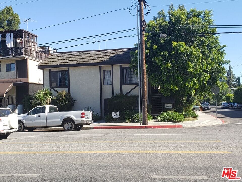 5170 Columbus Ave in Los Angeles, CA - Building Photo