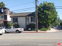 5170 N Columbus Ave in Sherman Oaks, CA - Foto de edificio - Building Photo