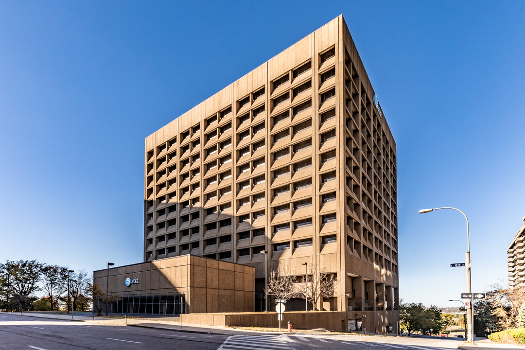 The Dial in Kansas City, MO - Building Photo