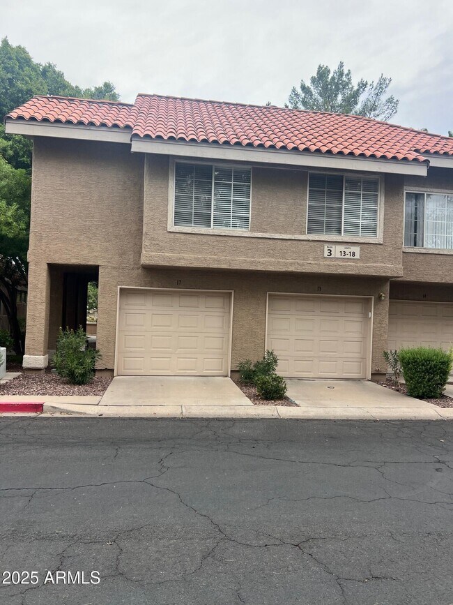property at 1633 E Lakeside Dr