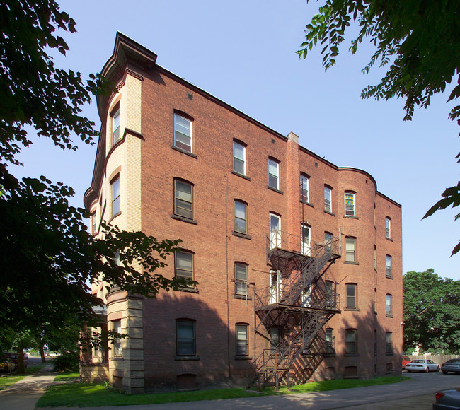 40 Warriner Ave in Springfield, MA - Foto de edificio - Building Photo