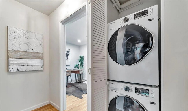 4012 Farm Hill Blvd in Redwood City, CA - Building Photo - Building Photo