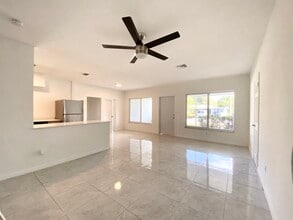 1317 NE 116th St in Miami, FL - Foto de edificio - Building Photo