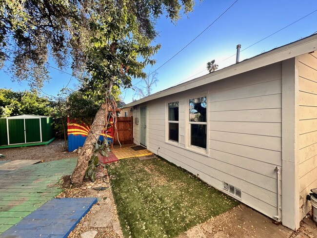 14215 Tiara St, Unit 14215 in Van Nuys, CA - Building Photo - Building Photo