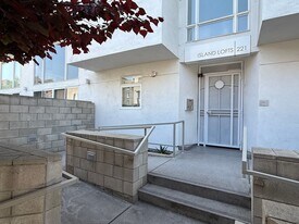 221 Island Ave in San Diego, CA - Building Photo