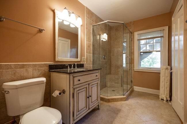 2119 E Kenilworth Pl in Milwaukee, WI - Building Photo - Building Photo