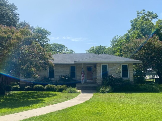 property at 812 N Penelope St
