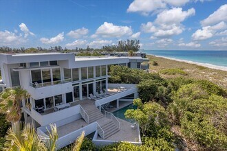 5801 Gulf of Mexico Dr in Longboat Key, FL - Foto de edificio - Building Photo