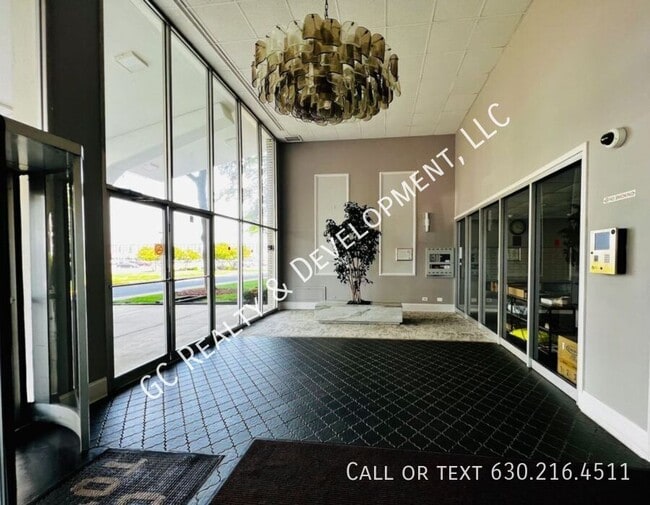 9001 Golf Rd in Des Plaines, IL - Building Photo - Building Photo