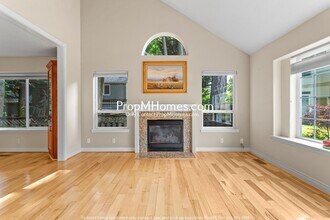 15155 Brook Ct in Lake Oswego, OR - Building Photo - Building Photo