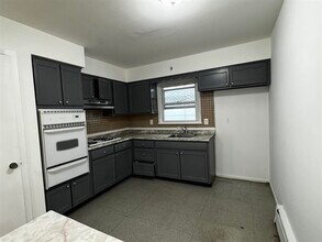 351 New York Ave in Jersey City, NJ - Building Photo - Building Photo