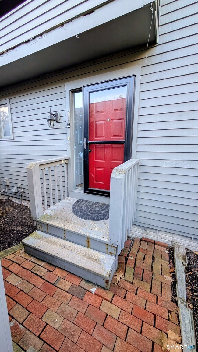 10 Ledgewood Dr in Brookfield, CT - Building Photo - Building Photo