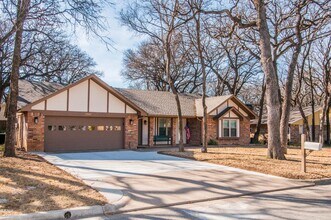 2947 Southridge Dr in Grapevine, TX - Foto de edificio - Building Photo