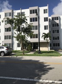 250-180 180th Dr in Sunny Isles Beach, FL - Foto de edificio - Building Photo