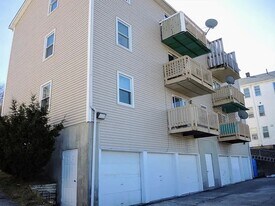 172 Perry Ave, Unit 3 in Worcester, MA - Building Photo