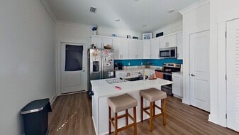 160 Date Palm Ln in Freeport, FL - Building Photo