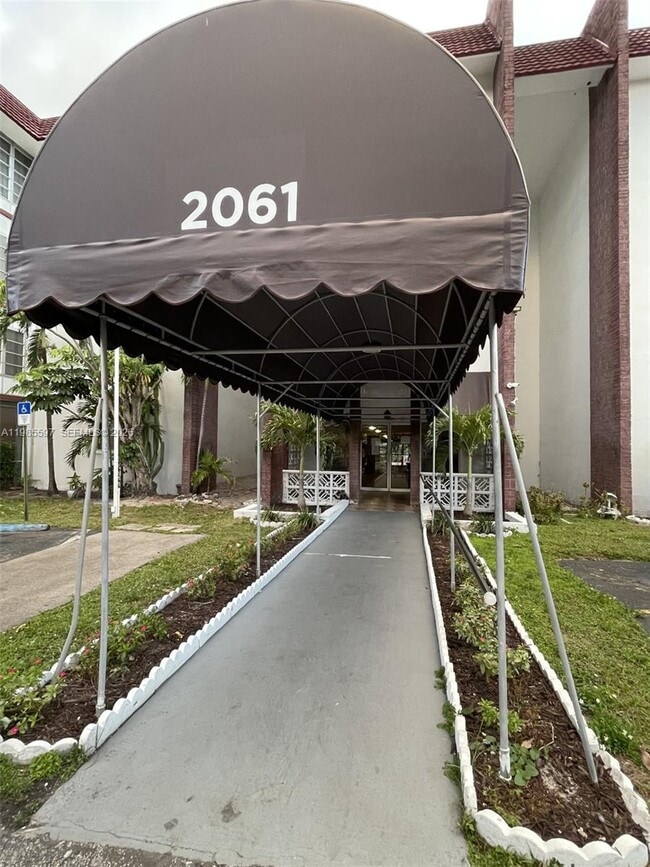 2061 NW 47th Terrace in Lauderhill, FL - Building Photo - Building Photo