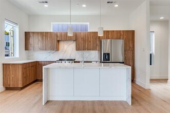 2206 Arroyo Ave in Dallas, TX - Foto de edificio - Building Photo