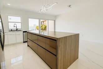 2781 NE 165th Terrace in North Miami Beach, FL - Building Photo - Building Photo