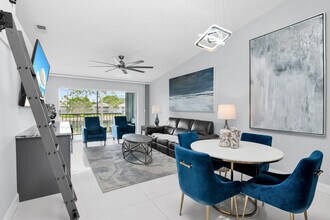 825 New Waterford Dr in Naples, FL - Building Photo - Building Photo