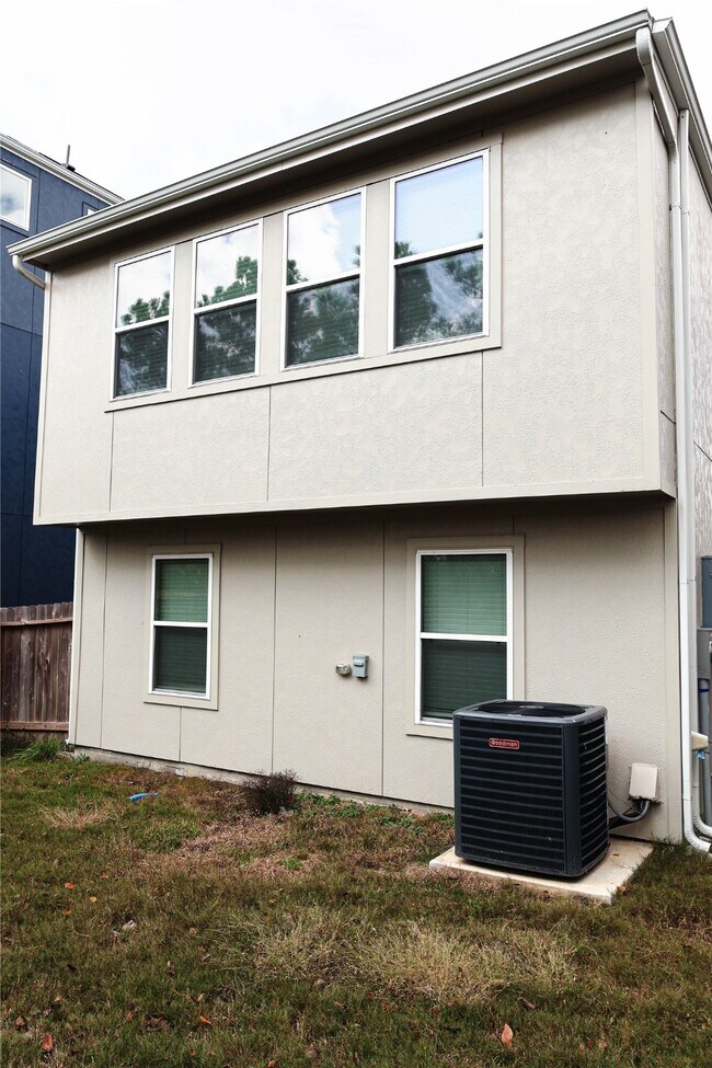 3336 Vine Ter Trce in Houston, TX - Building Photo - Building Photo