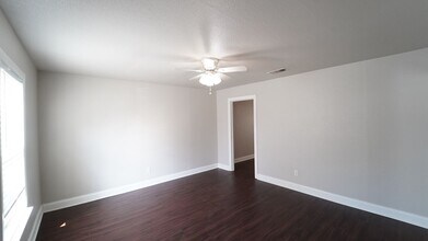 313 E Columbia St in Weatherford, TX - Building Photo - Building Photo