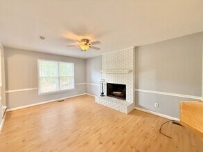 2617 Valley Woods Ct in Raleigh, NC - Foto de edificio - Building Photo