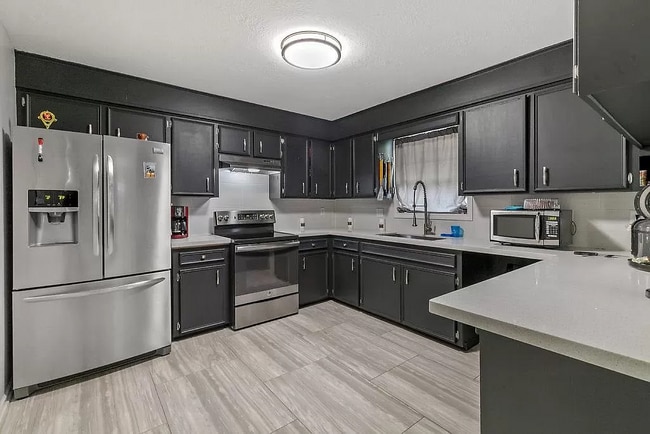 property at 1917 Linda Ave