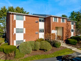 Woods Edge Condominiums in Attleboro, MA - Building Photo