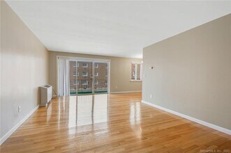 115 S Main St in West Hartford, CT - Building Photo - Building Photo