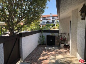 1588 Palisades Dr in Los Angeles, CA - Building Photo - Building Photo