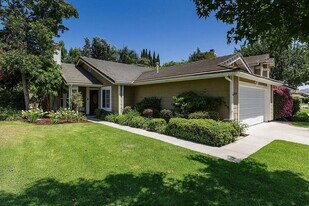 5059 Via Calderon in Camarillo, CA - Building Photo