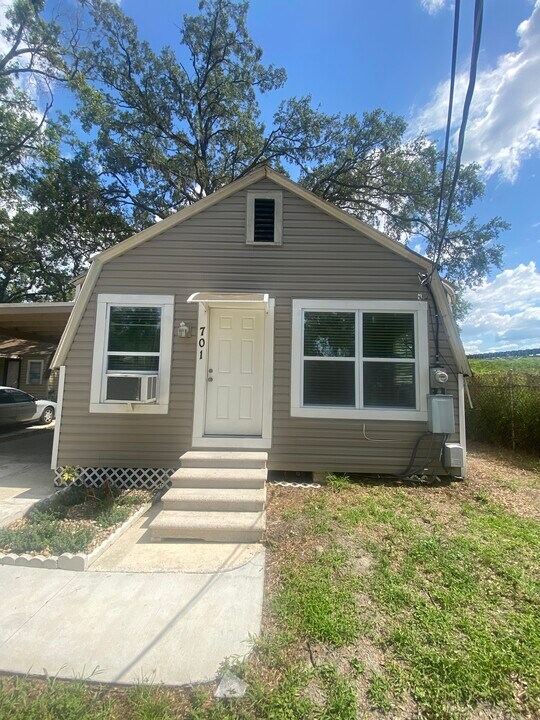 701 E Hanlon St in Tampa, FL - Building Photo