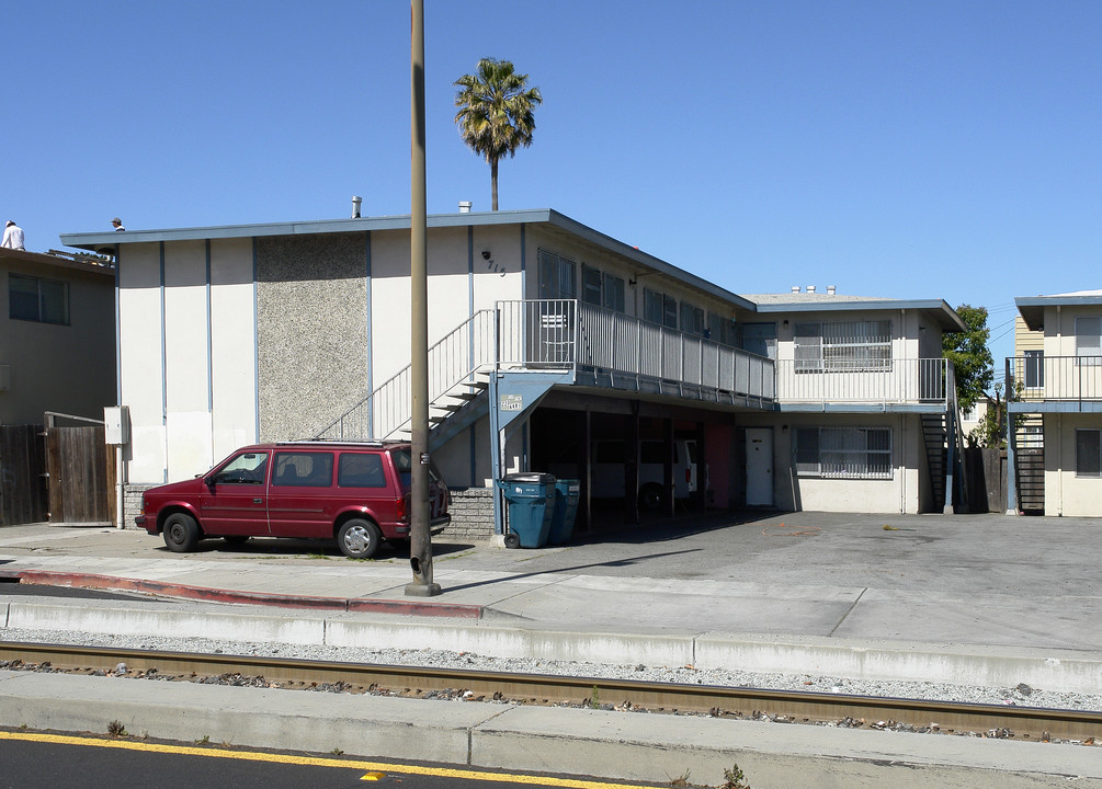 715 Chestnut St in Redwood City, CA - Building Photo